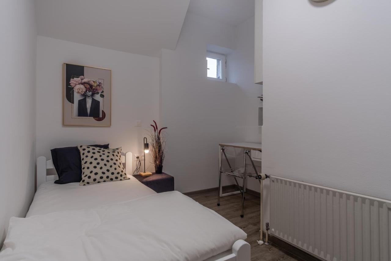 Friendly 33 Siska Apartment *